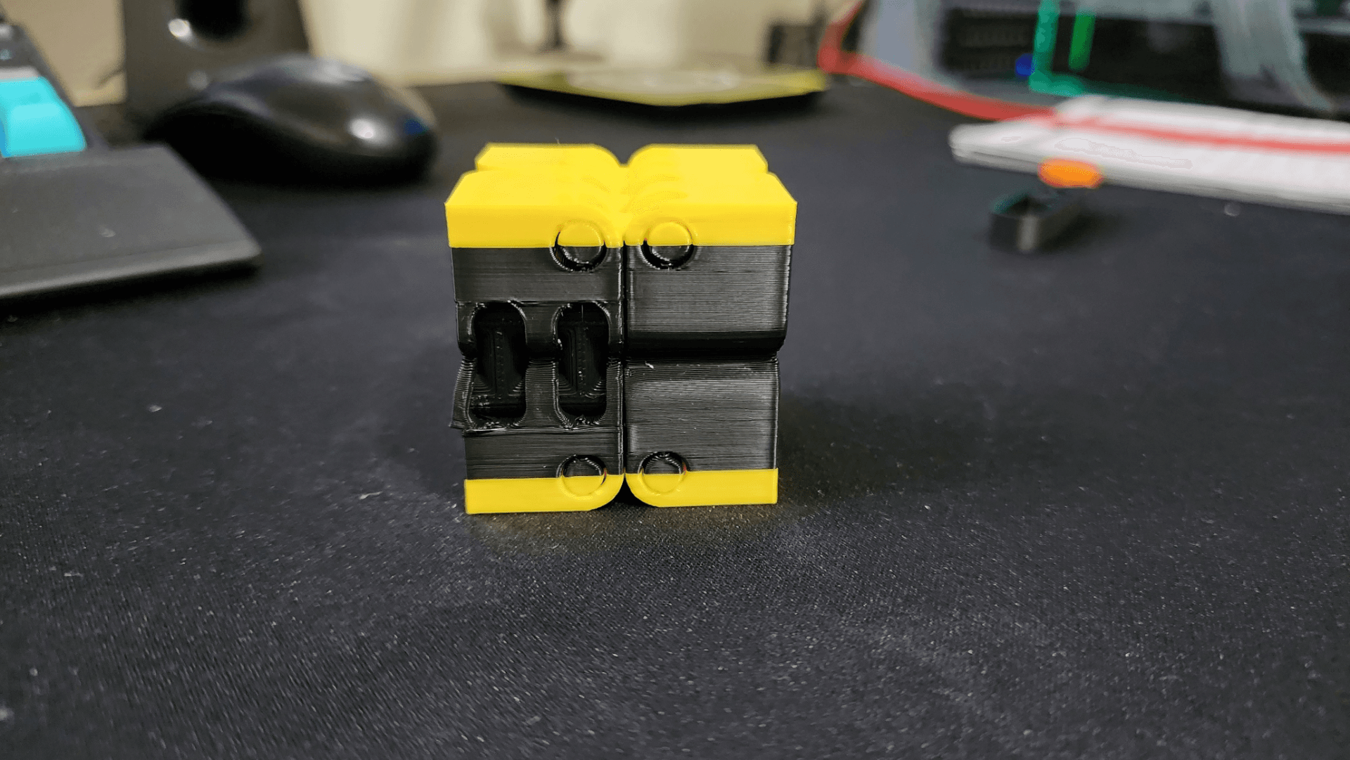 Clickity Clack Infini Cube